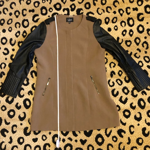 Beautiful, classic coat with some edge - Picture 11 of 12